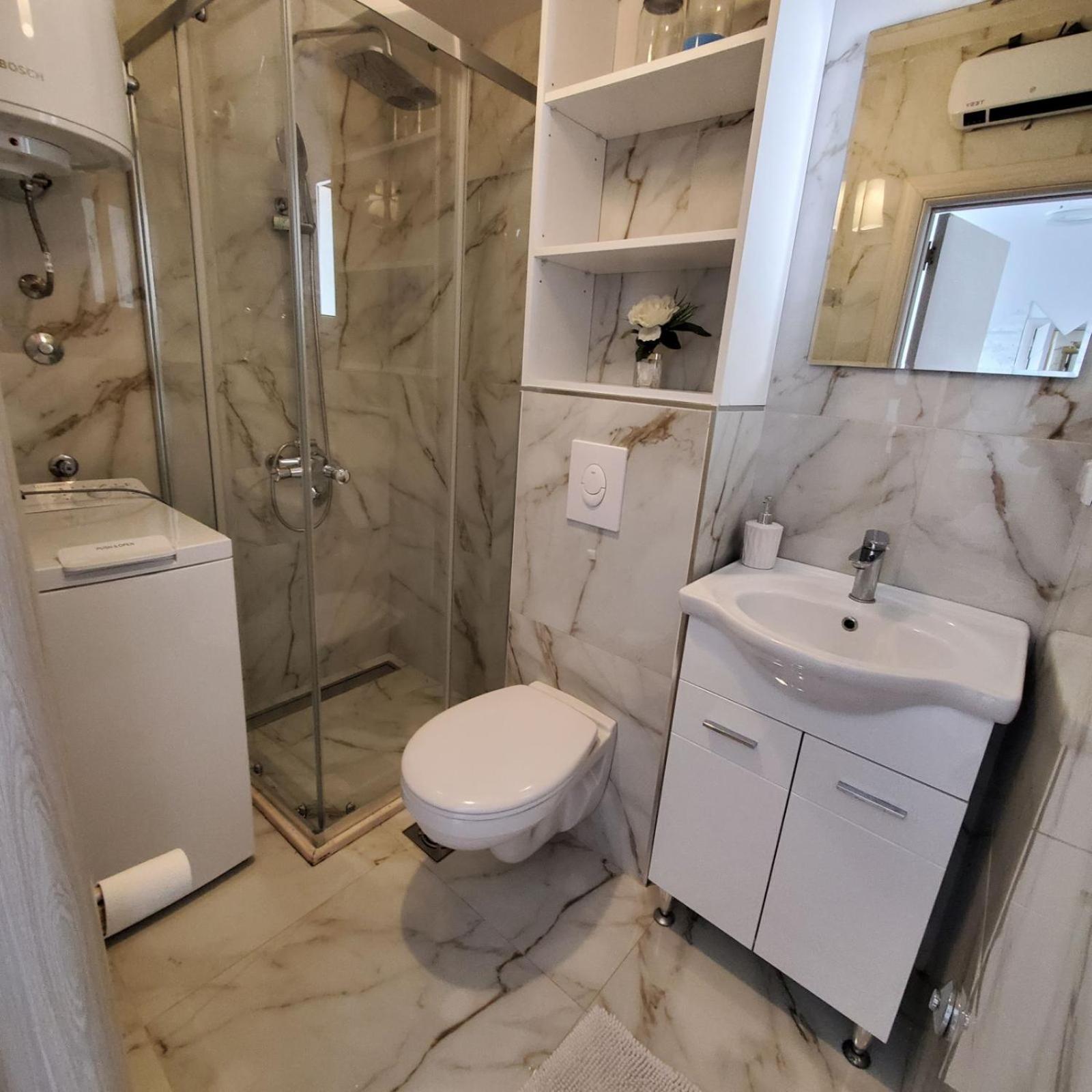 Apartmani Avanti Becici Ruang foto